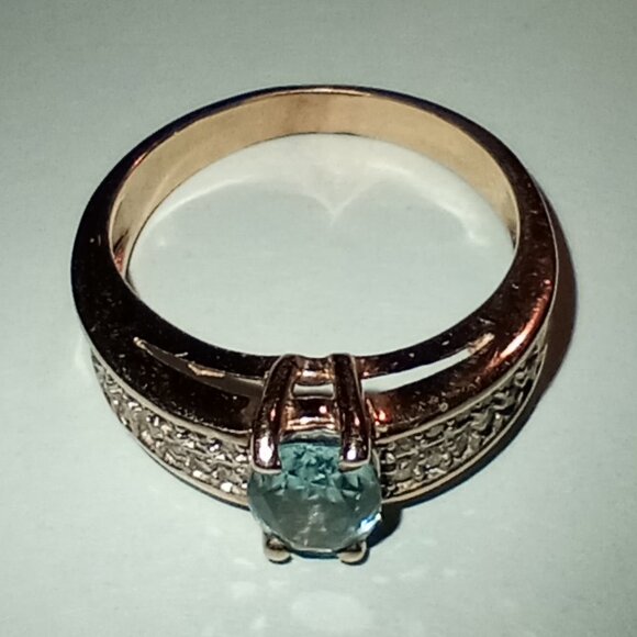 10Kt Yellow Gold Blue Zircon & Diamond Ring - Picture 4 of 5